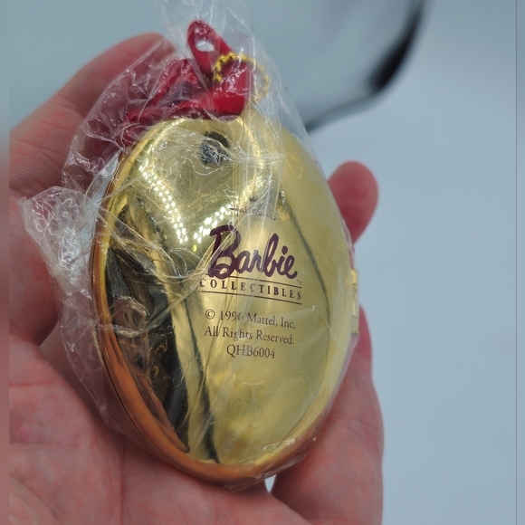 Vintage 1997 Hallmark Keepsake Victorian Elegance Barbie Locket Ornament - Picture 4 of 4